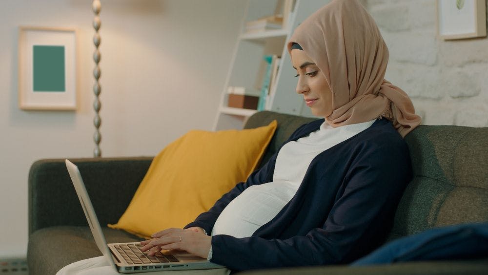 العمل للمرأة الحامل في رمضان